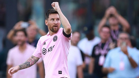 Ở Mỹ, Messi dạo chơi bằng chân không thuận